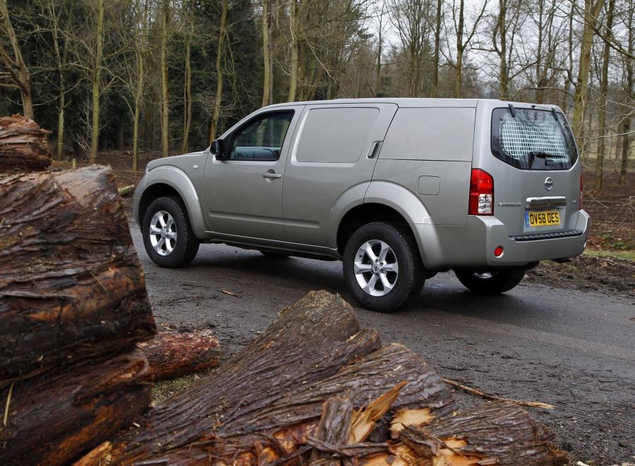  Nissan Pathfinder Van 2004 года  (UK) (фото 6 из 8)